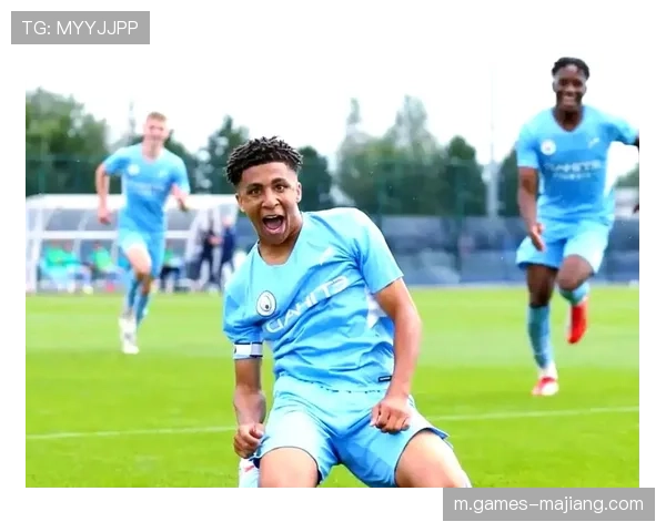 曼城刘易斯脚踝问题缺阵 边后卫位置轮换选择减少 曼城刘易斯脚踝问题缺阵 边后卫位置轮换选择减少